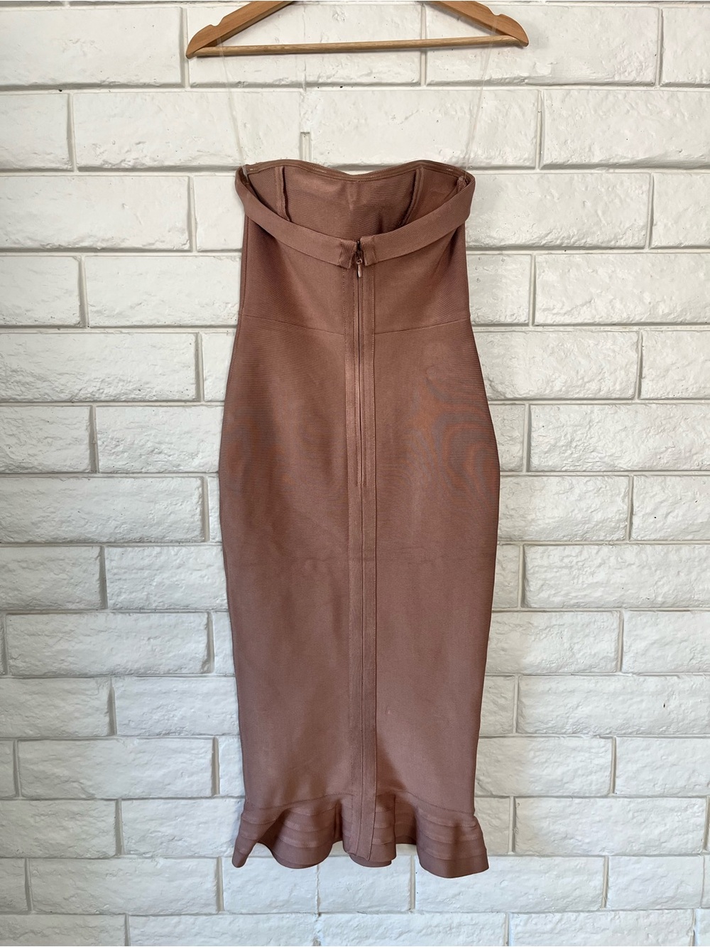 HOUSE OF CB Fabrizia Pink Blush Bandage Strapless Fluted Hem Dress Midi Medium - Picture 6 of 9